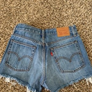 Levi Wedgie Fit Shorts
